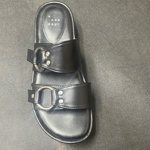 Black Sandals in good condition size 7.
